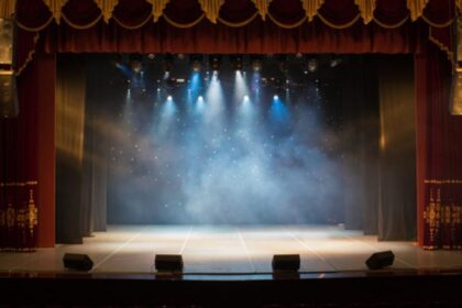 مهرجان عشيات طقوس المسرحية