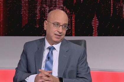 مدير إدارة المناهج والكتب المدرسية في وزارة التربية والتعليم محمد كنانة