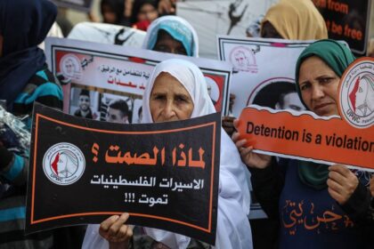 من الأرشيف وقفة تضامنية مع الأسيرات الفلسطينيات