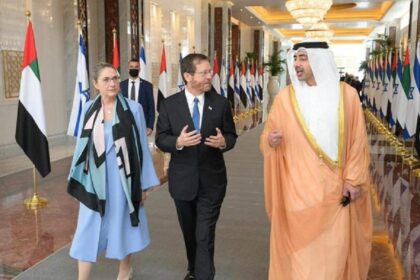 الإمارات تعتزم استثمار 10 مليار