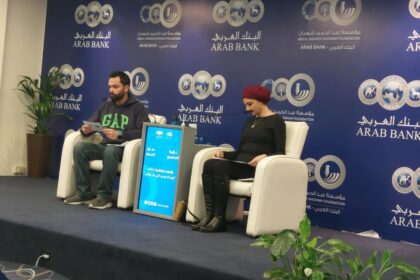 رانية الجعبري توقع كتاب كما لا يحب أبي أن يراني