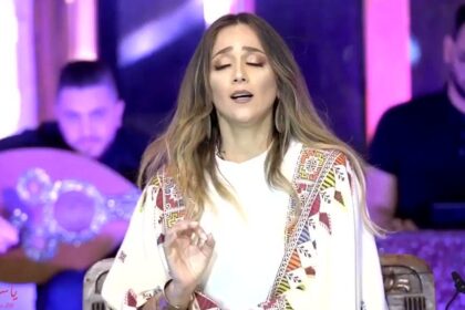 الفنانة دلال أبو آمنة